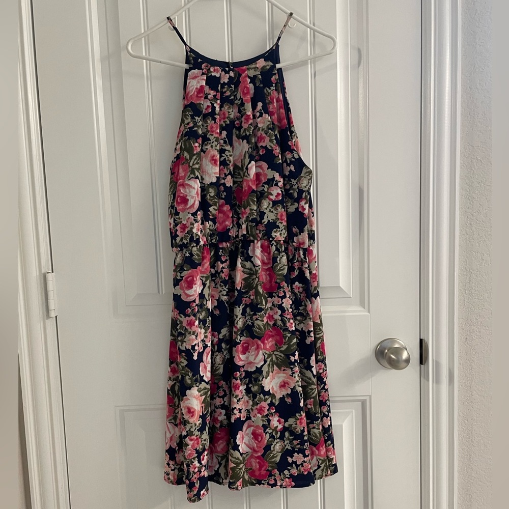 Beautiful floral dress 👗 Worn Once!